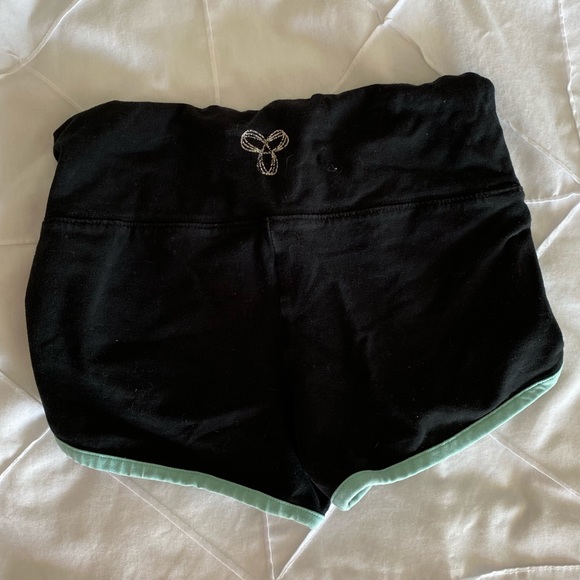 Tna Spandex Shorts - Picture 2 of 3